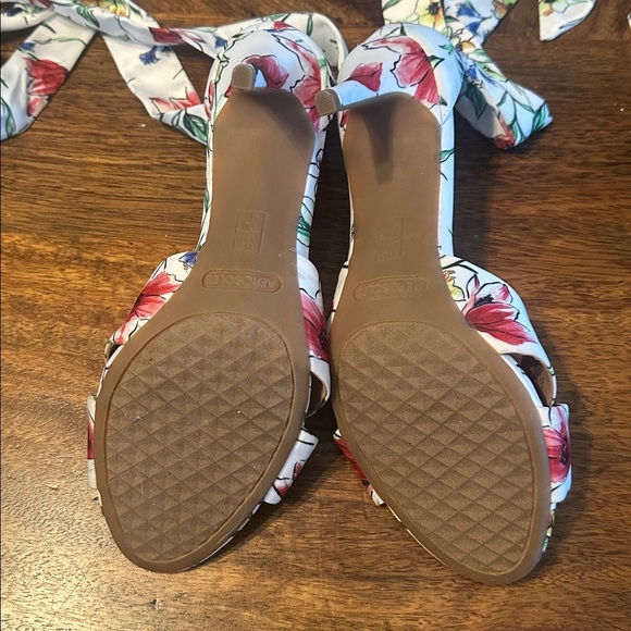 Aerosoles lovely flowery ankle tie shoes size 6.5 as new condition. - Picture 3 of 6
